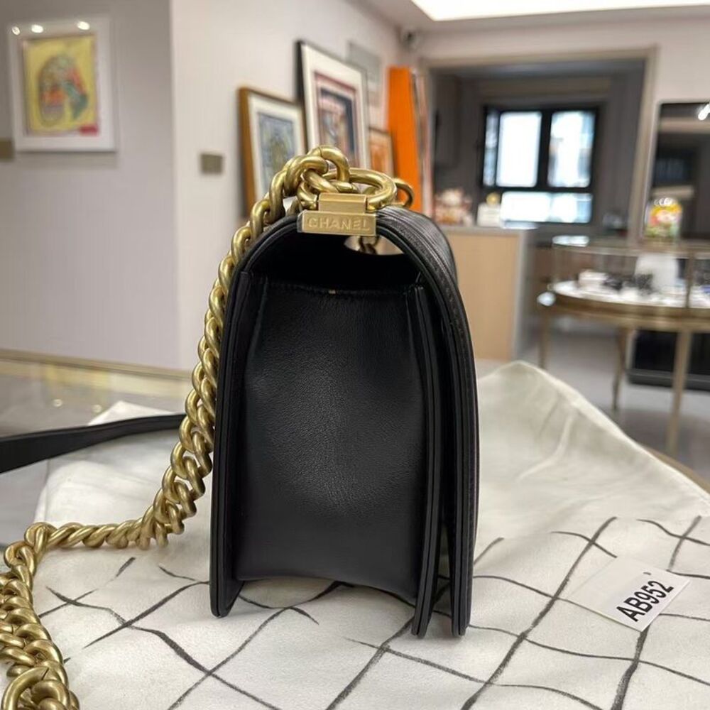 Chanel Women Pre-Loved Bag Very Good Condition - Picture 4 of 9